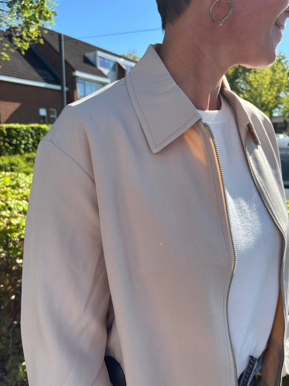 Beige zomerjas met kraag