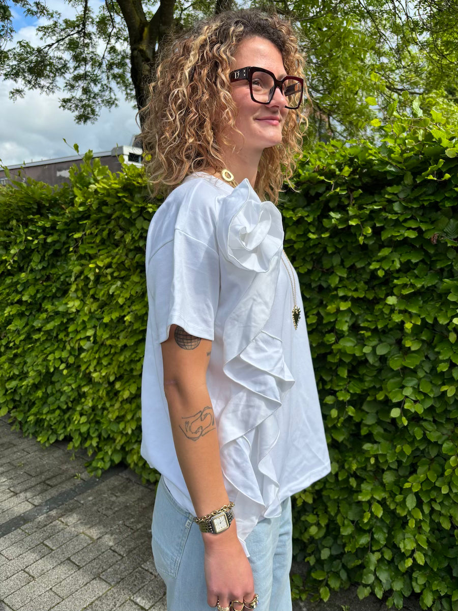 Wit t-shirt met bloem detail