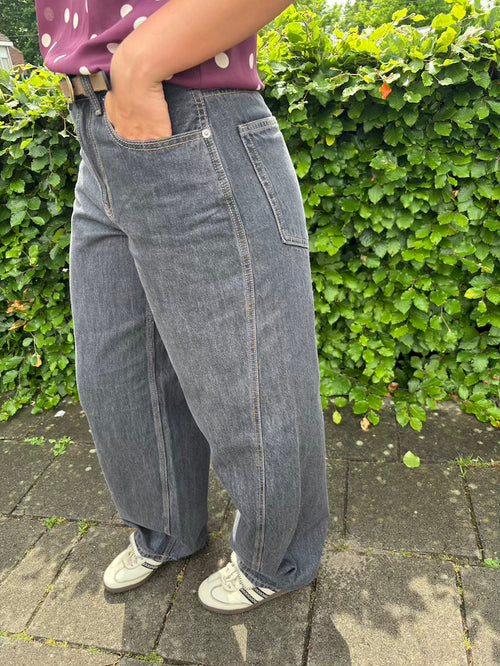 Donkere barrel jeans