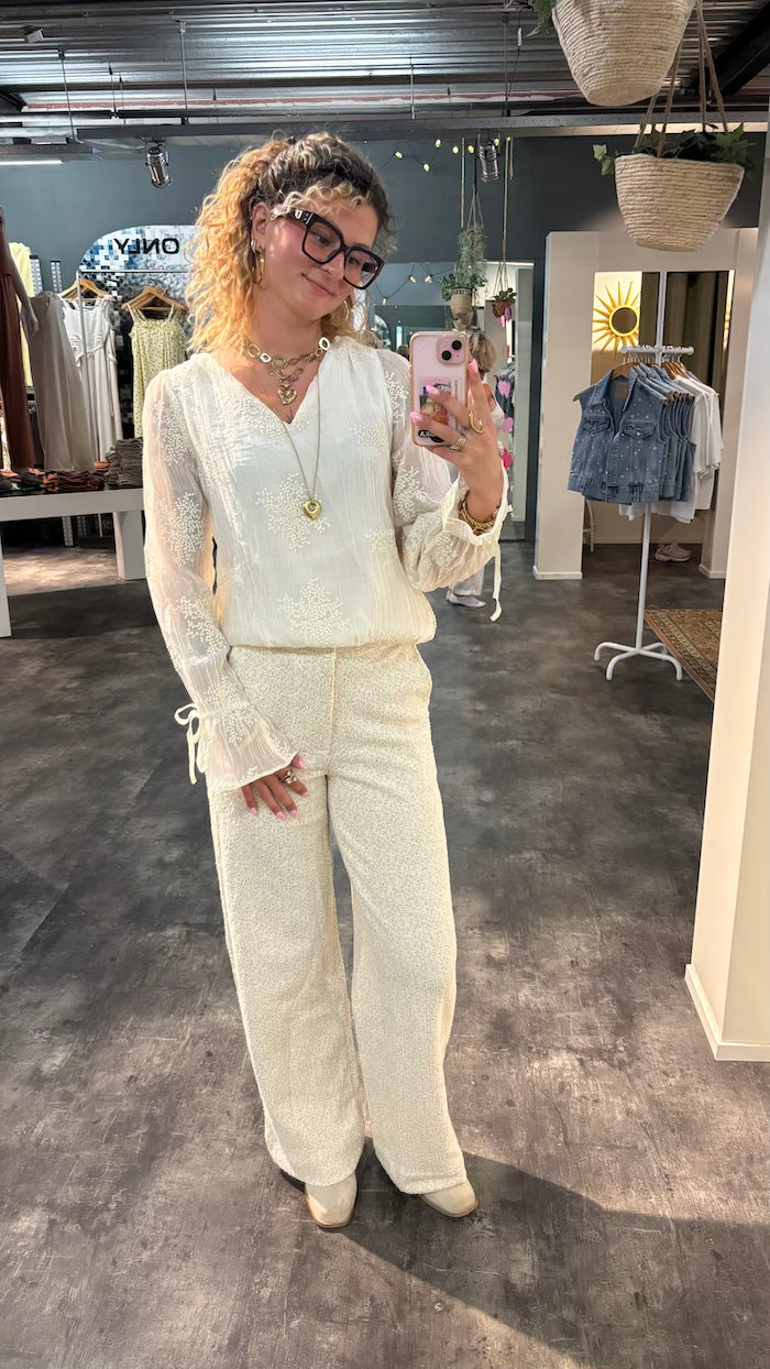 Beige blouse met borduursel