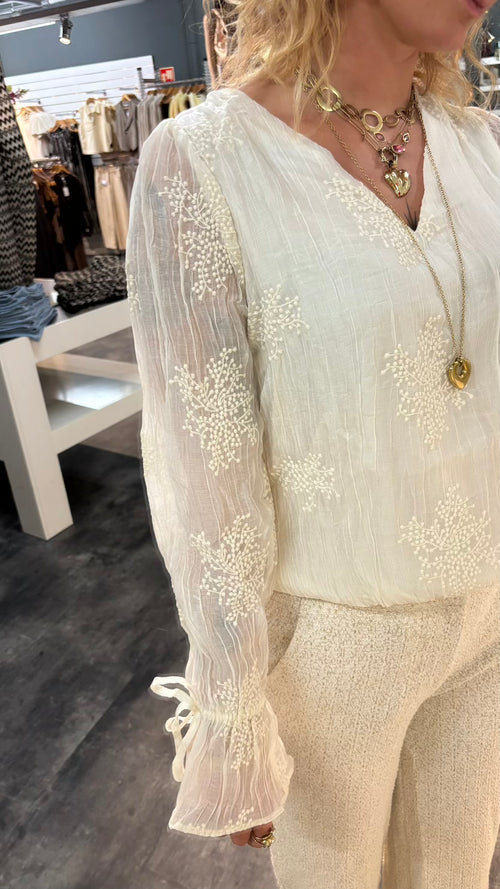 Beige blouse met borduursel