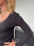 V-neck shirt met kanten hals zwart
