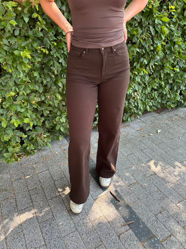 Stretchy wide leg jeans in bruin