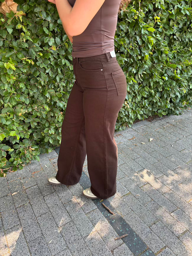 Stretchy wide leg jeans in bruin