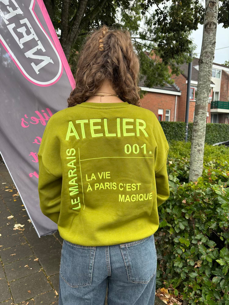 Boxy sweater met borduursel groen