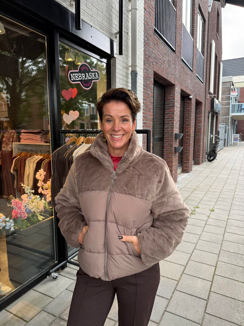 Bruine puffer met teddy detail