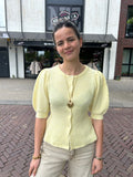 Getailleerd vestje geel