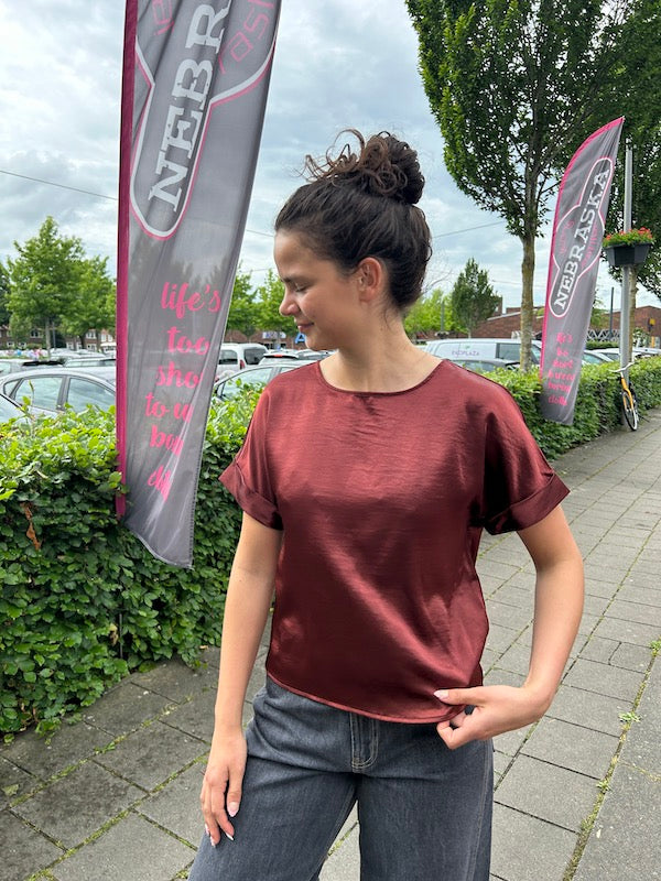 Satijn look t-shirt rood