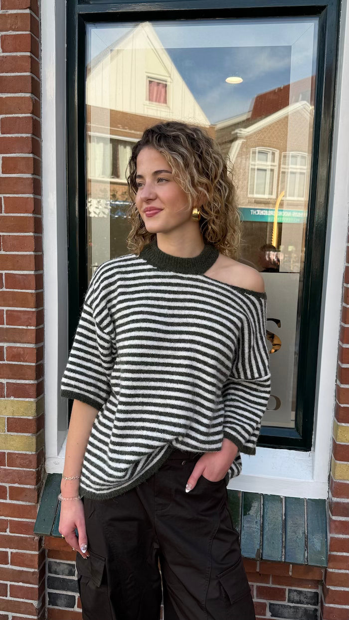 Off shoulder trui streep