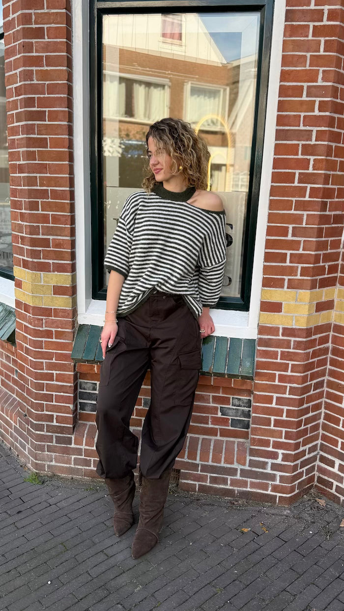 Off shoulder trui streep