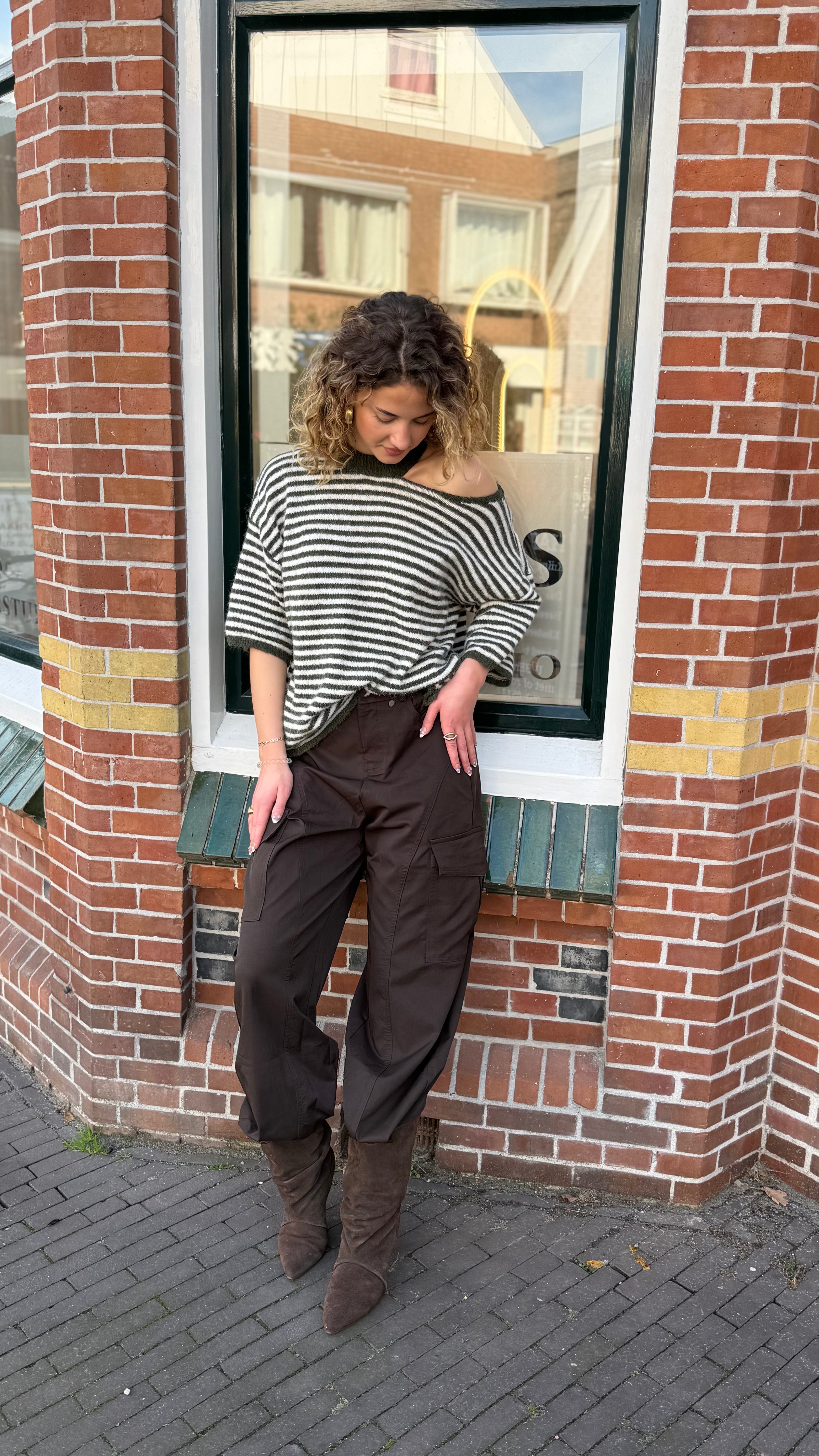 Off shoulder trui streep